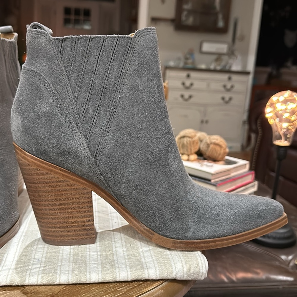 🪧 Marc Fisher Women’s Suede Gadri Bootie, in Medium Grey. Size 9.5 NWOB, Unworn - Picture 3 of 16